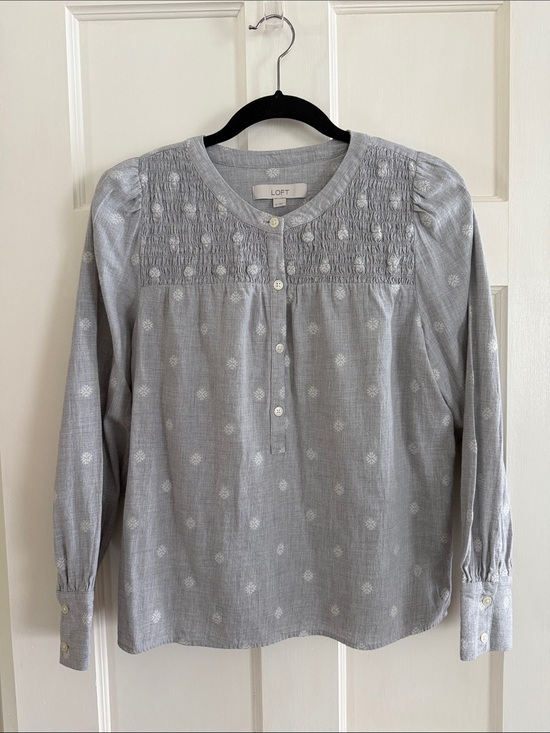 LOFT Tops - ❄️ Loft light gray/white snowflake print top. Size S.